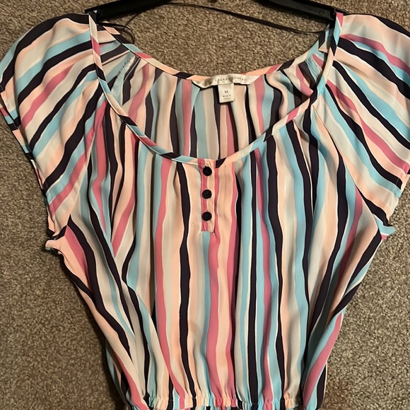 Women’s Lauren Conrad dress with belt. - Picture 4 of 4